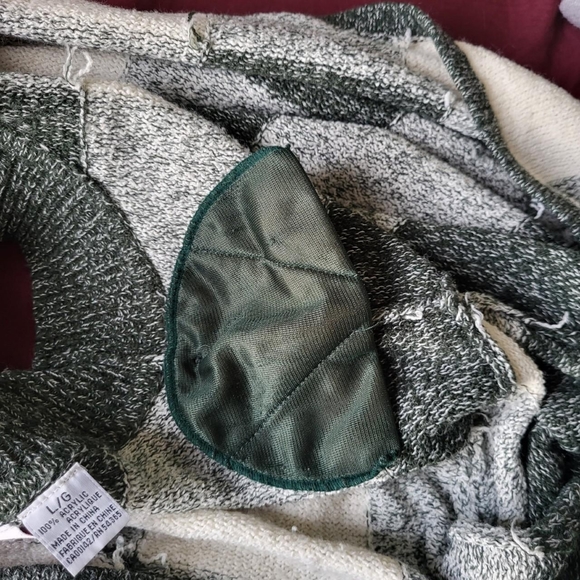 Vintage Green and White Plaid Knit Sweater - Picture 6 of 6
